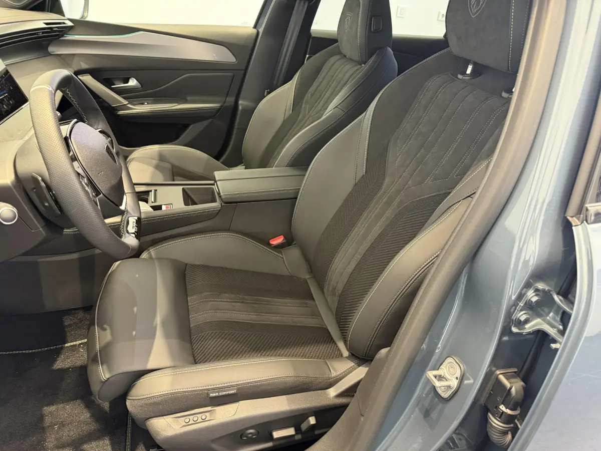 1.6 Plug-in Hybrid 195 GT Apple Carplay & Android Auto | Massage | Stoelverwarming | Navigatie | 360 Camera | DEMO NEEM CONTACT OP VOOR INFO |