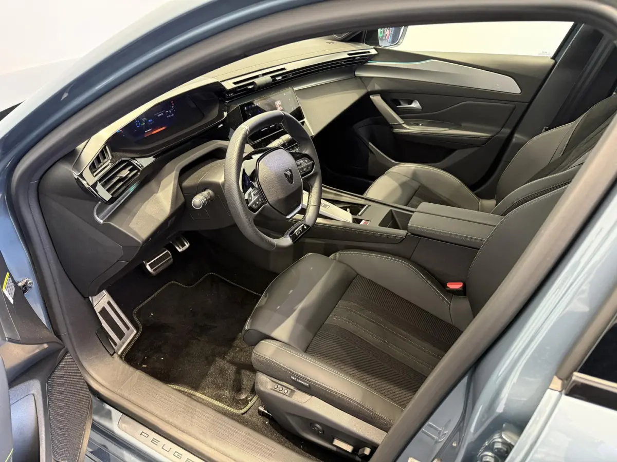 1.6 Plug-in Hybrid 195 GT Apple Carplay & Android Auto | Massage | Stoelverwarming | Navigatie | 360 Camera | DEMO NEEM CONTACT OP VOOR INFO |