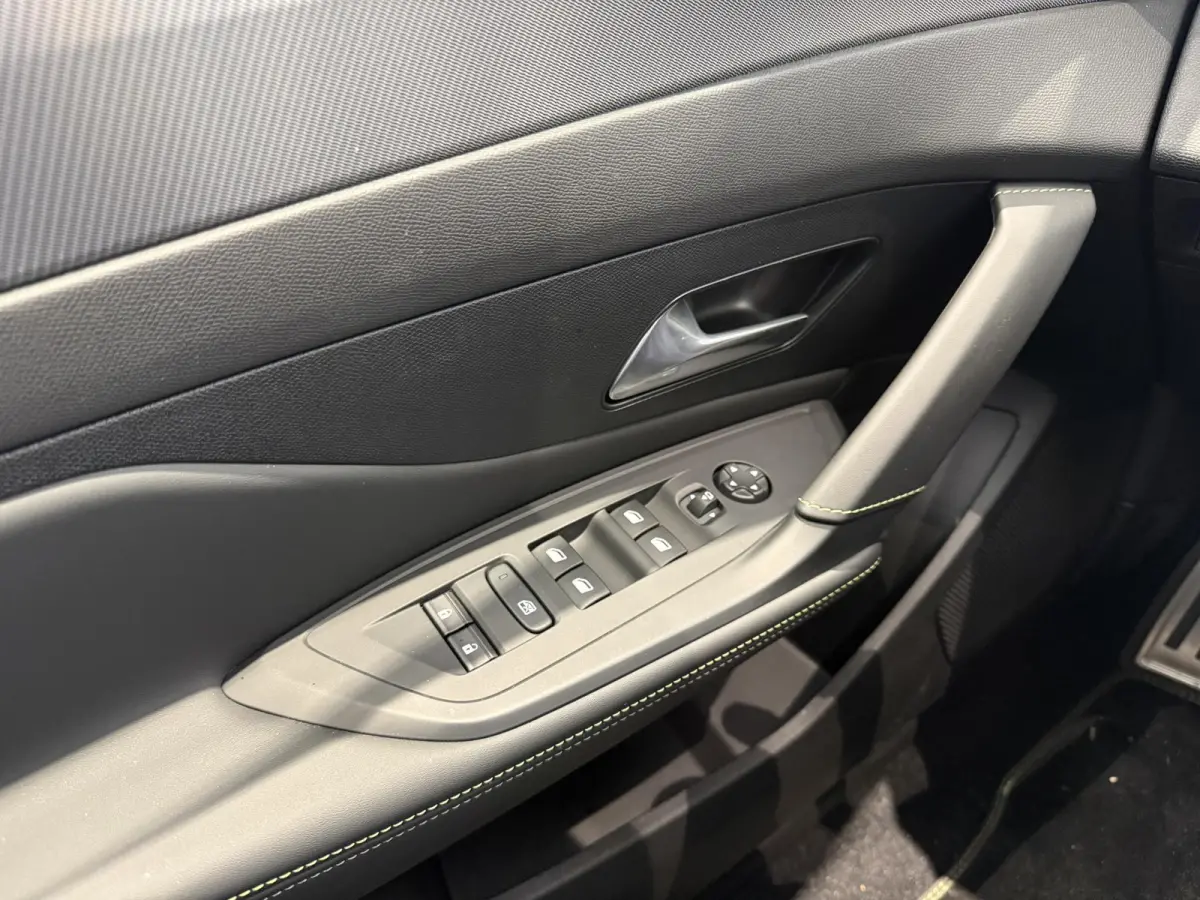 1.6 Plug-in Hybrid 195 GT Apple Carplay & Android Auto | Massage | Stoelverwarming | Navigatie | 360 Camera | DEMO NEEM CONTACT OP VOOR INFO |