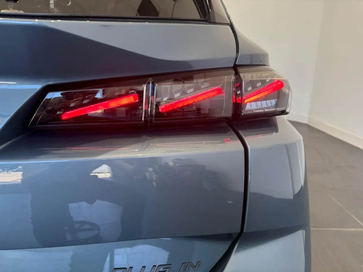 1.6 Plug-in Hybrid 195 GT Apple Carplay & Android Auto | Massage | Stoelverwarming | Navigatie | 360 Camera | DEMO NEEM CONTACT OP VOOR INFO |