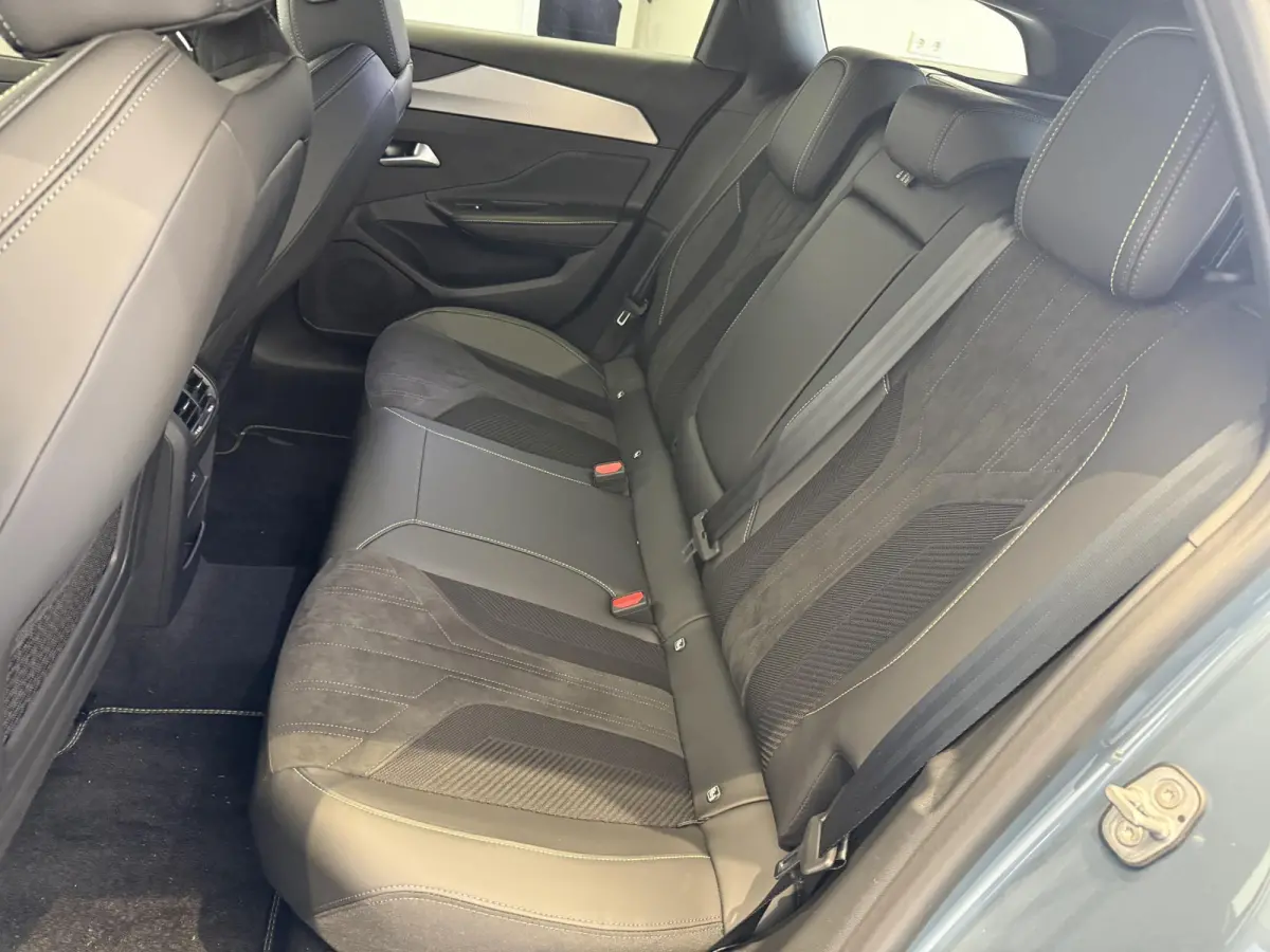 1.6 Plug-in Hybrid 195 GT Apple Carplay & Android Auto | Massage | Stoelverwarming | Navigatie | 360 Camera | DEMO NEEM CONTACT OP VOOR INFO |