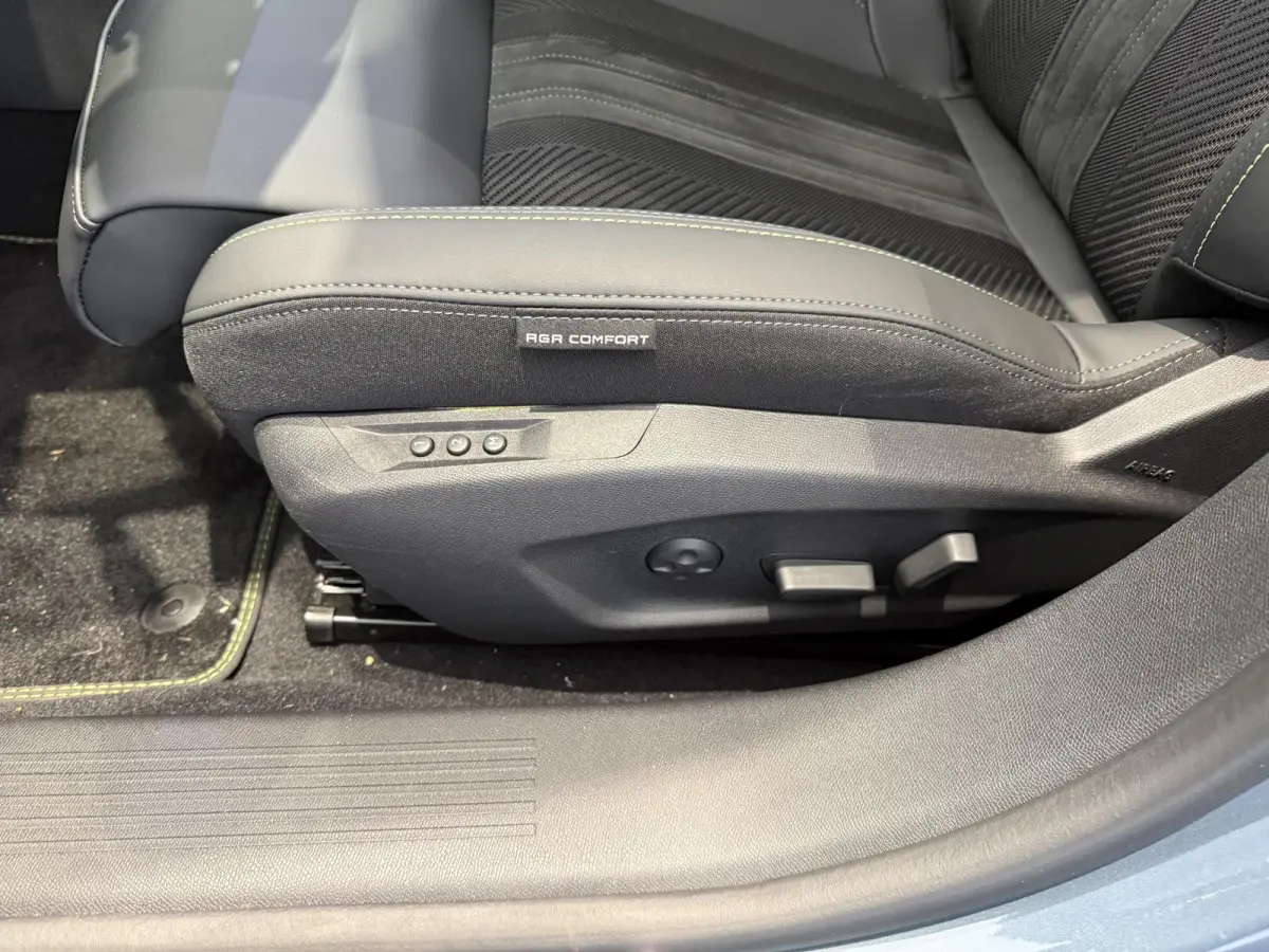 1.6 Plug-in Hybrid 195 GT Apple Carplay & Android Auto | Massage | Stoelverwarming | Navigatie | 360 Camera | DEMO NEEM CONTACT OP VOOR INFO |