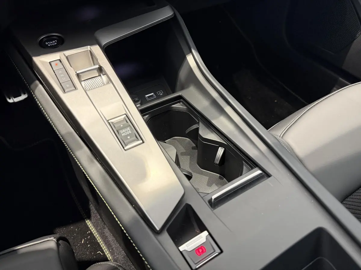 1.6 Plug-in Hybrid 195 GT Apple Carplay & Android Auto | Massage | Stoelverwarming | Navigatie | 360 Camera | DEMO NEEM CONTACT OP VOOR INFO |