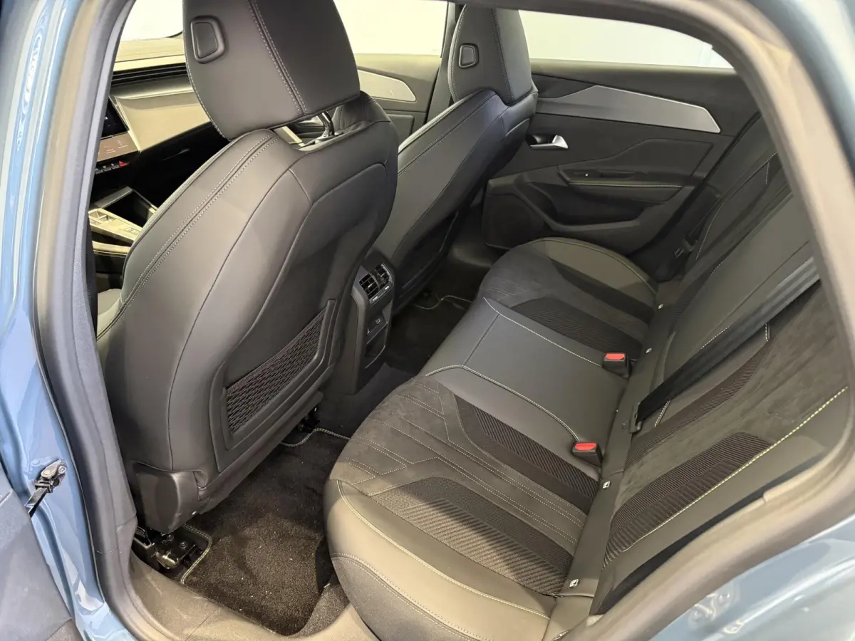 1.6 Plug-in Hybrid 195 GT Apple Carplay & Android Auto | Massage | Stoelverwarming | Navigatie | 360 Camera | DEMO NEEM CONTACT OP VOOR INFO |