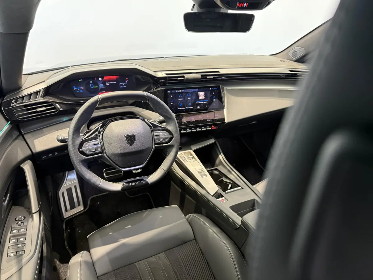 1.6 Plug-in Hybrid 195 GT Apple Carplay & Android Auto | Massage | Stoelverwarming | Navigatie | 360 Camera | DEMO NEEM CONTACT OP VOOR INFO |