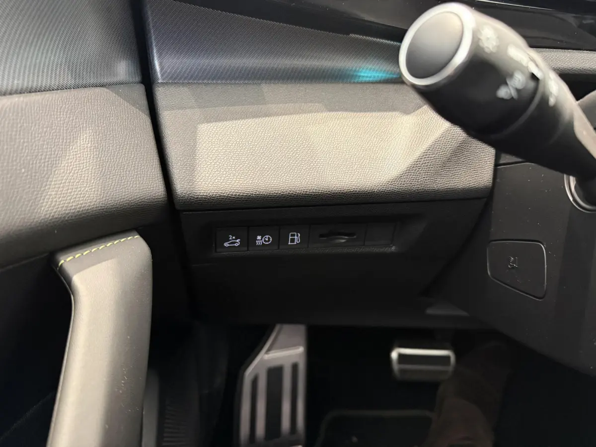 1.6 Plug-in Hybrid 195 GT Apple Carplay & Android Auto | Massage | Stoelverwarming | Navigatie | 360 Camera | DEMO NEEM CONTACT OP VOOR INFO |