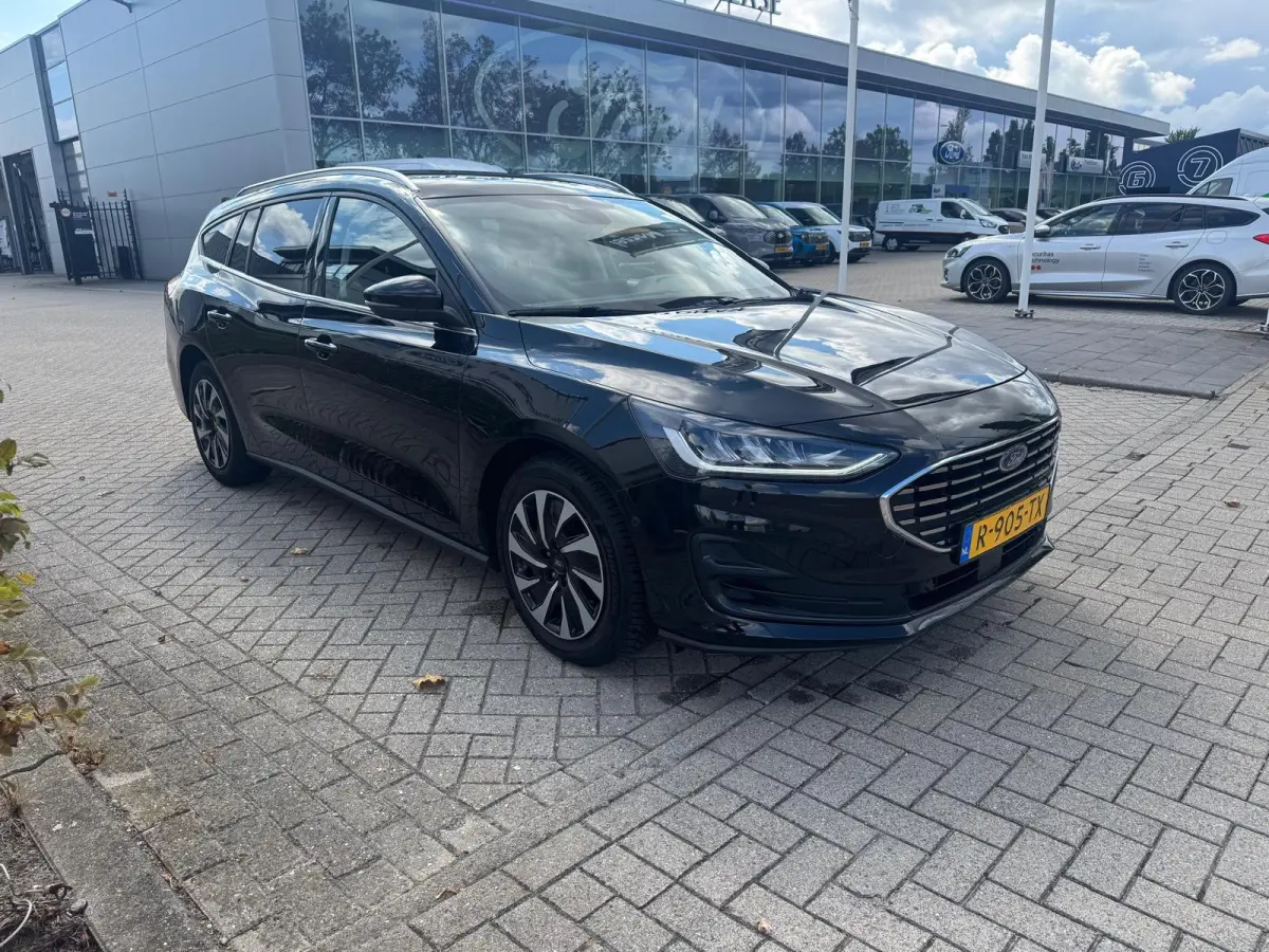 1.0 EcoBoost Hybrid Titanium X | Cruise Ctrl | Achteruitrijcamera Sensoren Voor & Achter | Panoramadak | Verwarmbare Voorstelen, Voorruit, Stuurwiel | Apple Carplay/ Android Auto |