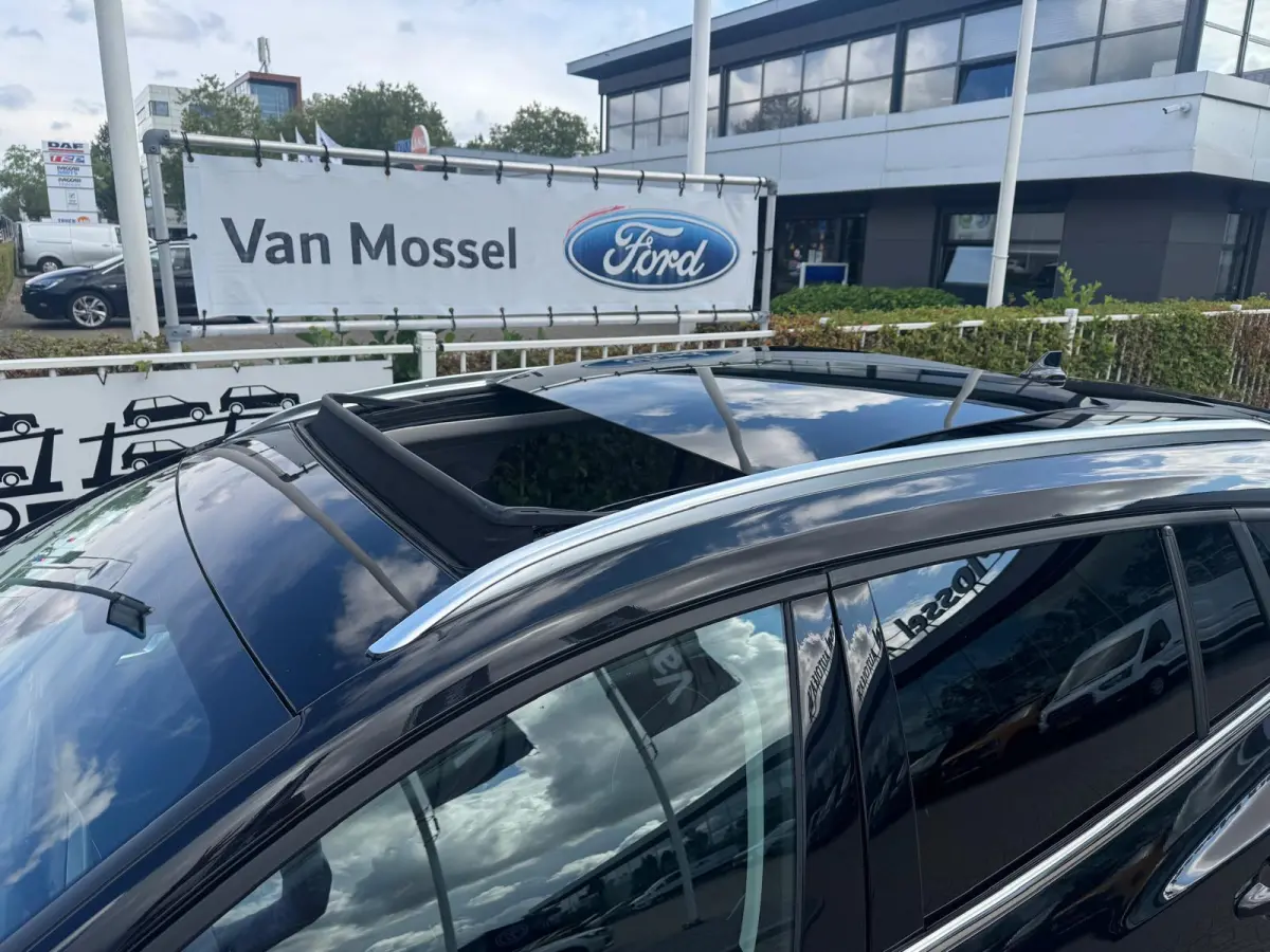 1.0 EcoBoost Hybrid Titanium X | Cruise Ctrl | Achteruitrijcamera Sensoren Voor & Achter | Panoramadak | Verwarmbare Voorstelen, Voorruit, Stuurwiel | Apple Carplay/ Android Auto |
