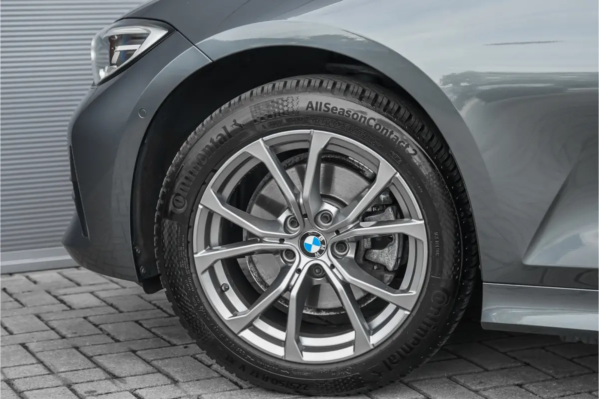 320i High Executive Sportline Stoelverw Camera HiFi 17"