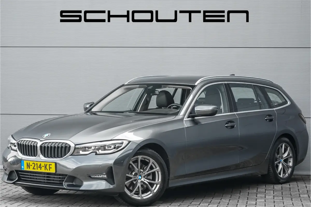 320i High Executive Sportline Stoelverw Camera HiFi 17"