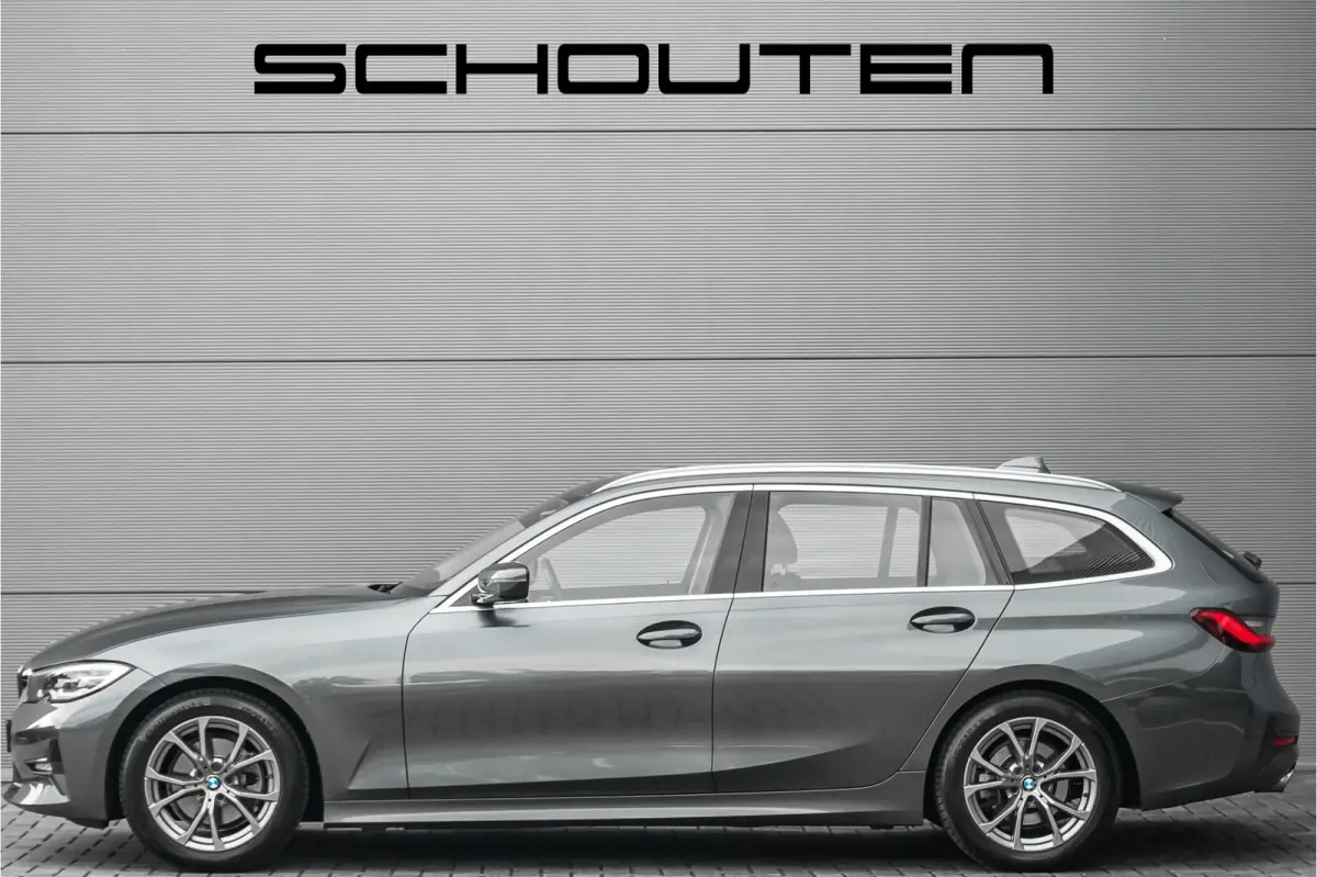 320i High Executive Sportline Stoelverw Camera HiFi 17"