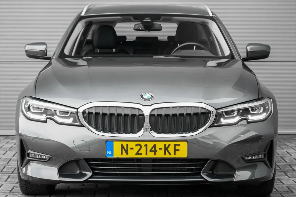 320i High Executive Sportline Stoelverw Camera HiFi 17"