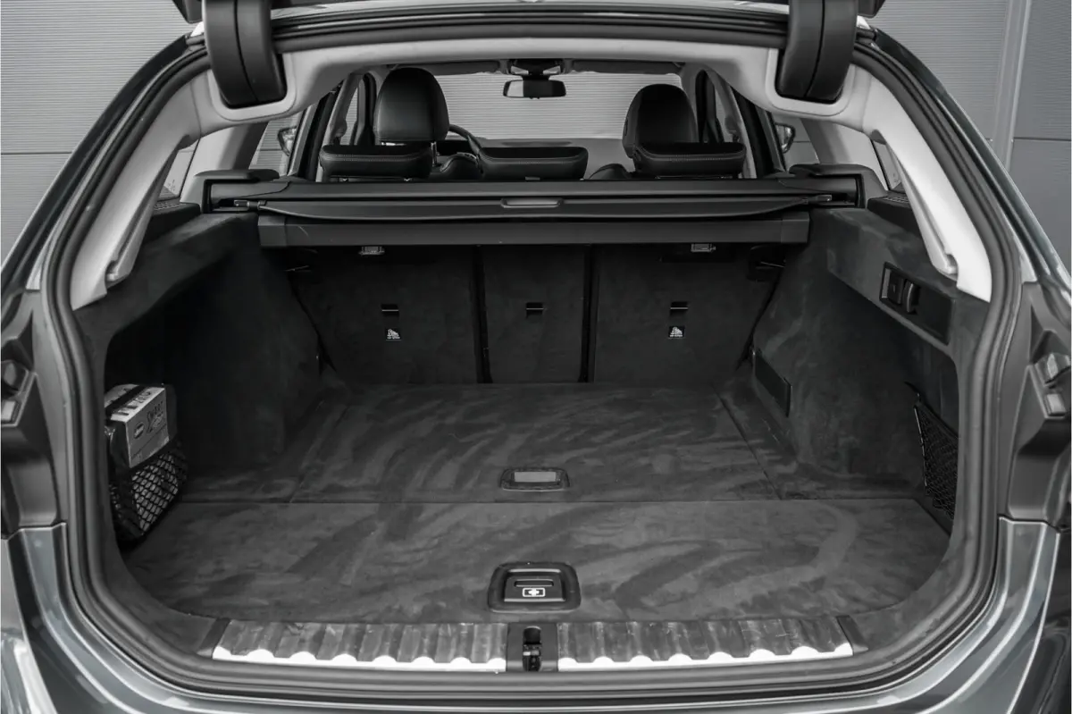 320i High Executive Sportline Stoelverw Camera HiFi 17"