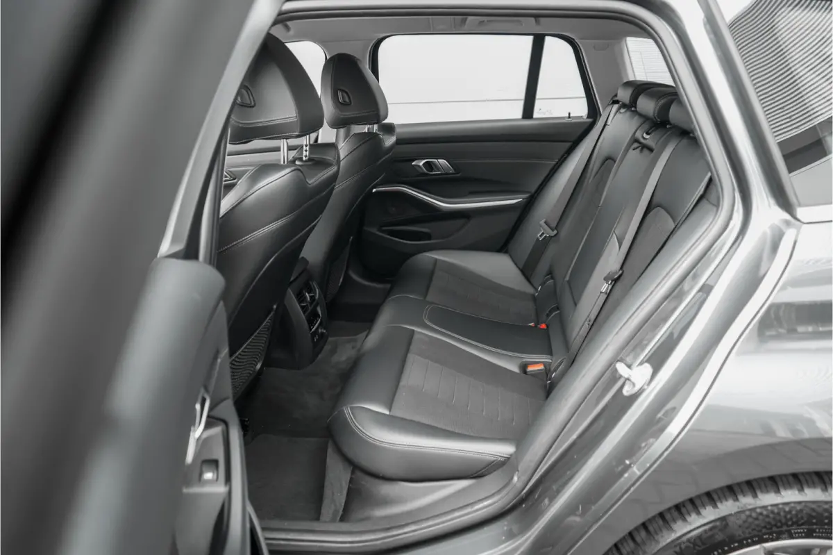 320i High Executive Sportline Stoelverw Camera HiFi 17"