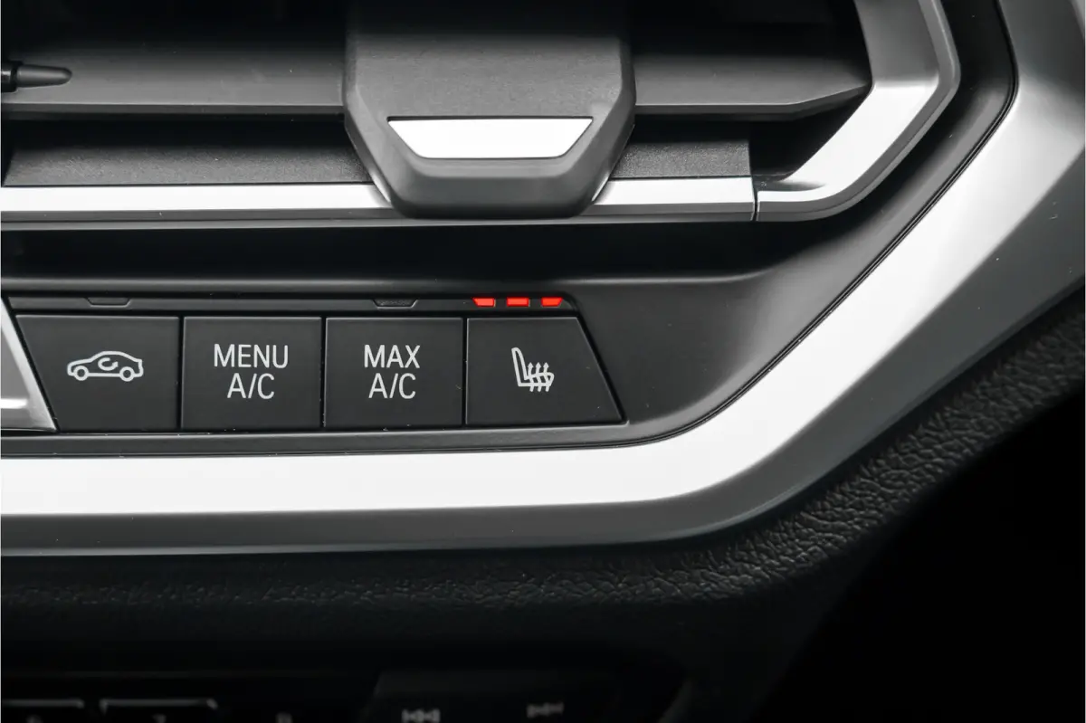 320i High Executive Sportline Stoelverw Camera HiFi 17"
