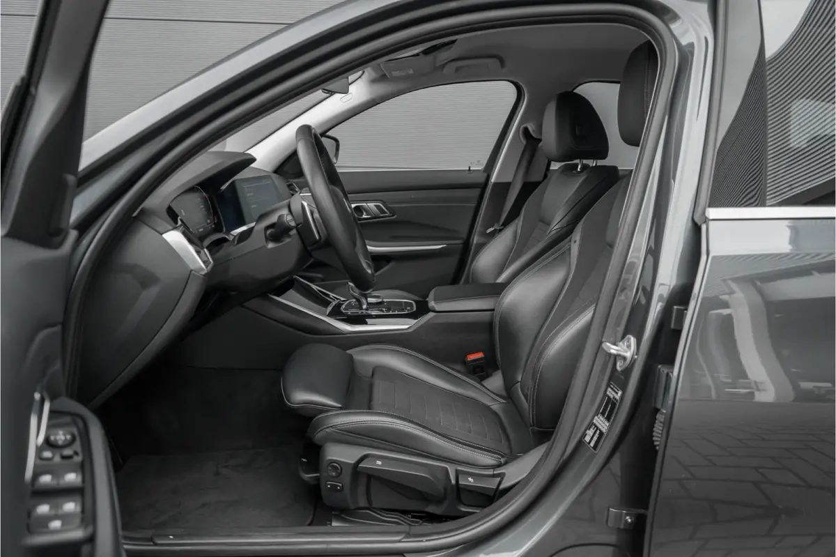 320i High Executive Sportline Stoelverw Camera HiFi 17"