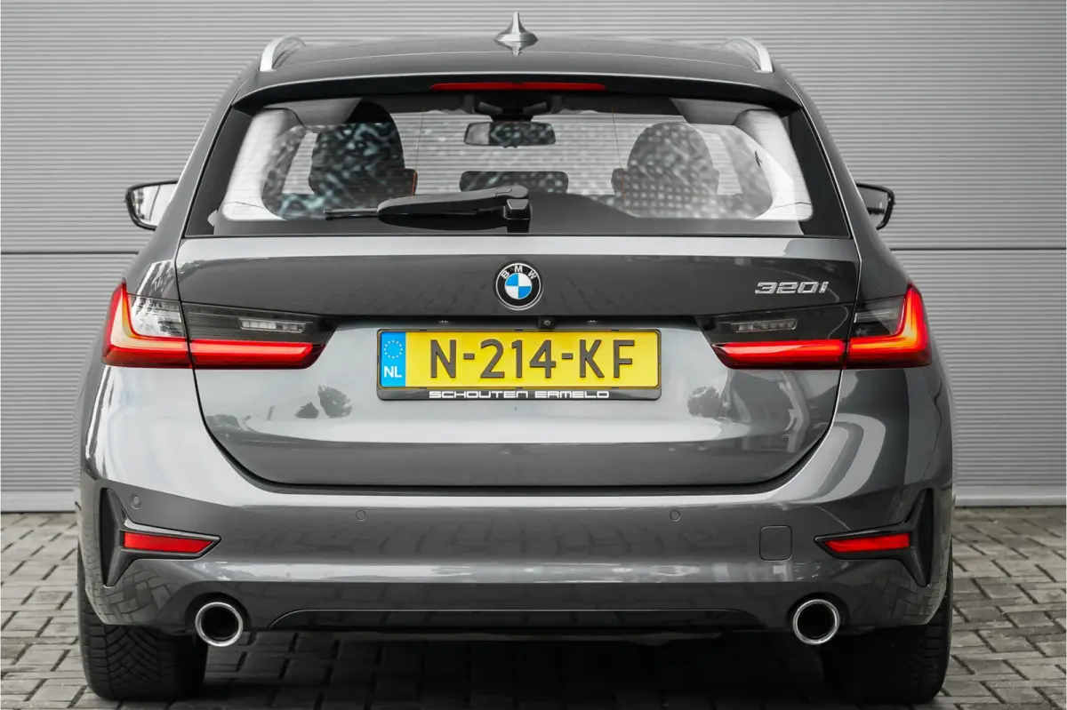 320i High Executive Sportline Stoelverw Camera HiFi 17"