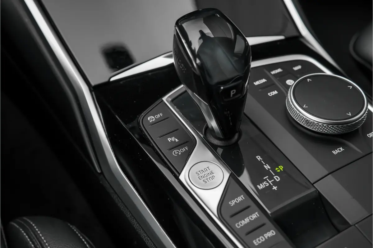 320i High Executive Sportline Stoelverw Camera HiFi 17"