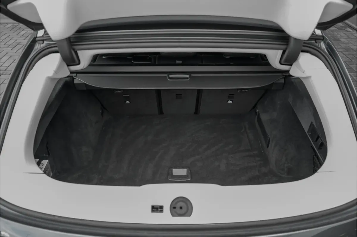 320i High Executive Sportline Stoelverw Camera HiFi 17"