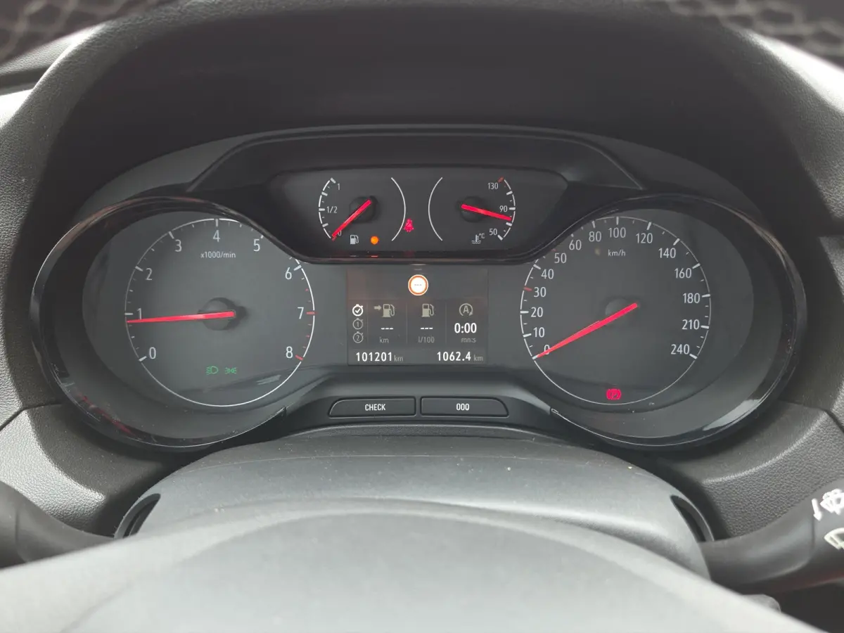 1.2 Turbo Online Edition Trekhaak | Parkeersensoren | Climate control | Full map navigatie | Carplay/android auto |
