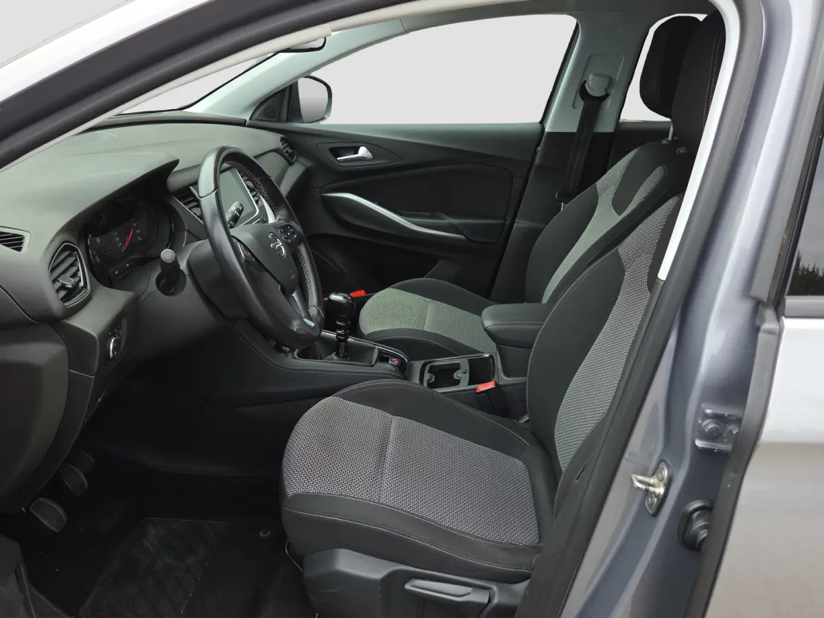 1.2 Turbo Online Edition Trekhaak | Parkeersensoren | Climate control | Full map navigatie | Carplay/android auto |