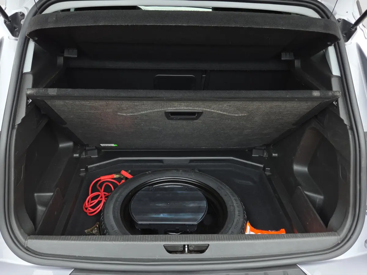 1.2 Turbo Online Edition Trekhaak | Parkeersensoren | Climate control | Full map navigatie | Carplay/android auto |