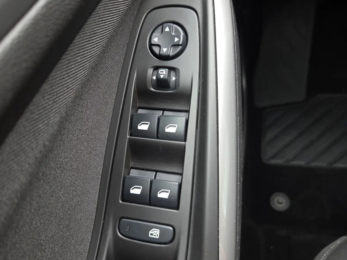 1.2 Turbo Online Edition Trekhaak | Parkeersensoren | Climate control | Full map navigatie | Carplay/android auto |
