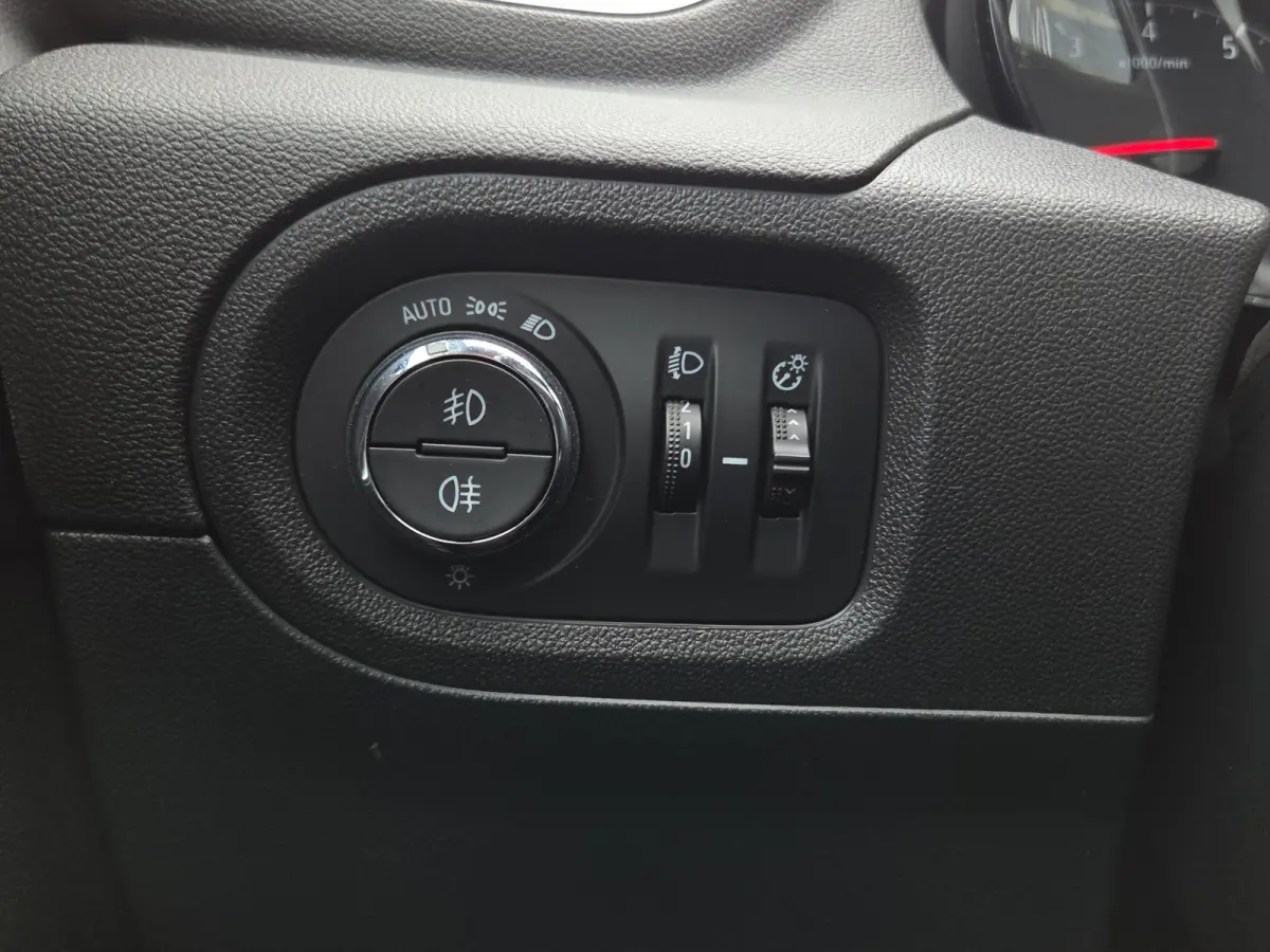 1.2 Turbo Online Edition Trekhaak | Parkeersensoren | Climate control | Full map navigatie | Carplay/android auto |