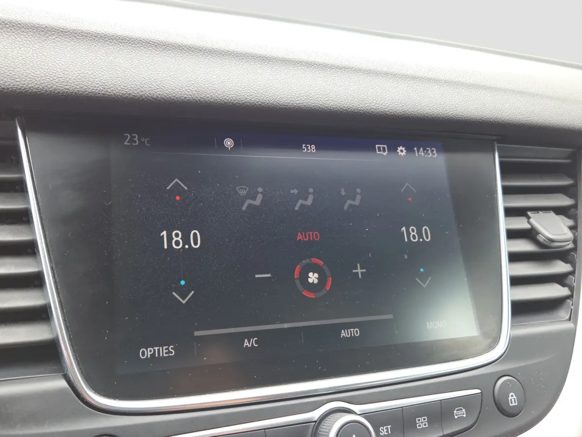 1.2 Turbo Online Edition Trekhaak | Parkeersensoren | Climate control | Full map navigatie | Carplay/android auto |