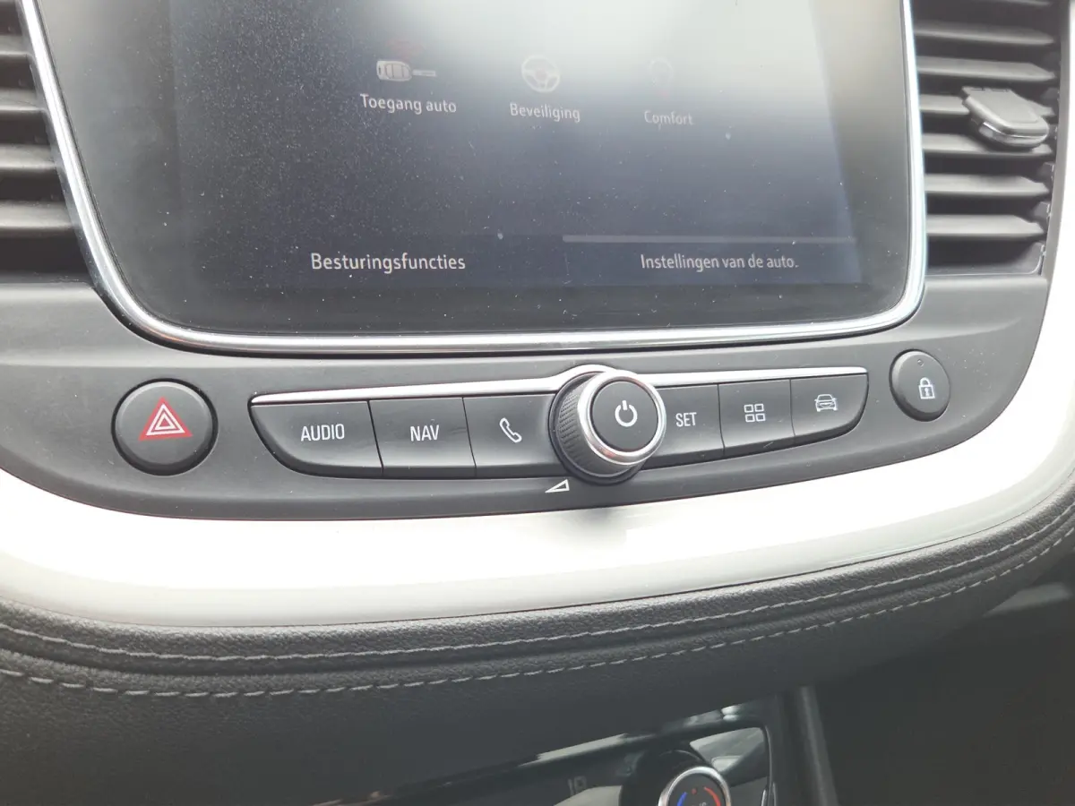 1.2 Turbo Online Edition Trekhaak | Parkeersensoren | Climate control | Full map navigatie | Carplay/android auto |
