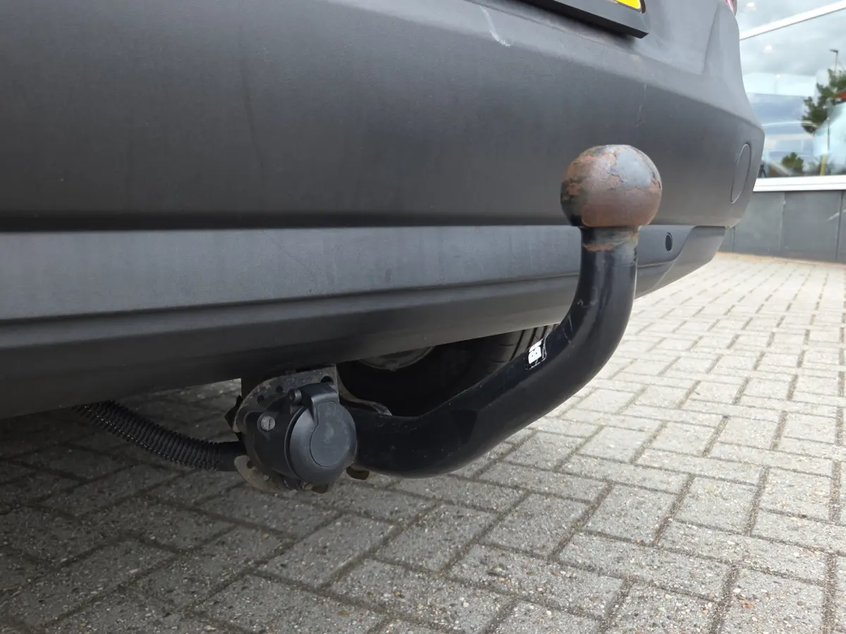 1.2 Turbo Online Edition Trekhaak | Parkeersensoren | Climate control | Full map navigatie | Carplay/android auto |