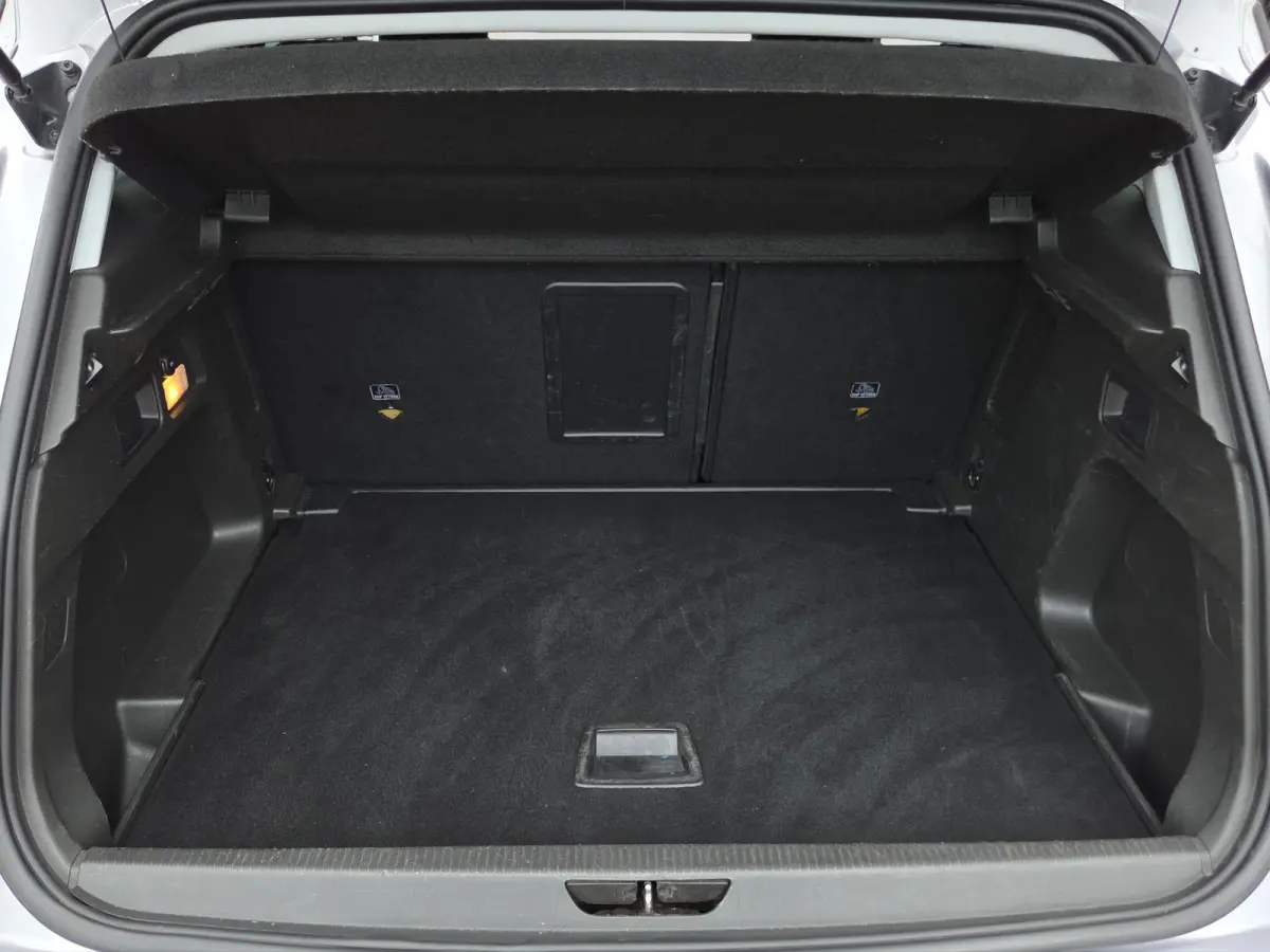 1.2 Turbo Online Edition Trekhaak | Parkeersensoren | Climate control | Full map navigatie | Carplay/android auto |