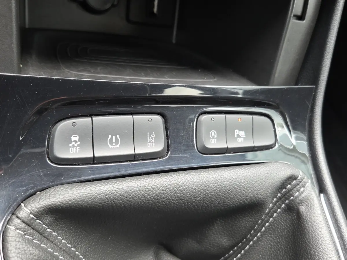 1.2 Turbo Online Edition Trekhaak | Parkeersensoren | Climate control | Full map navigatie | Carplay/android auto |