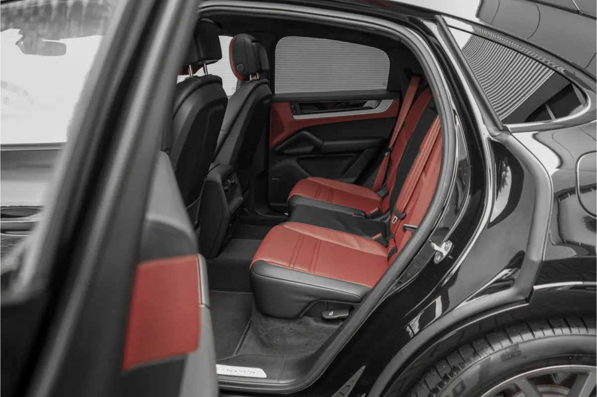 3.0 E-Hybrid Nieuw Model Sport Design & Chrono Trekhaak Stoelventilatie 21"