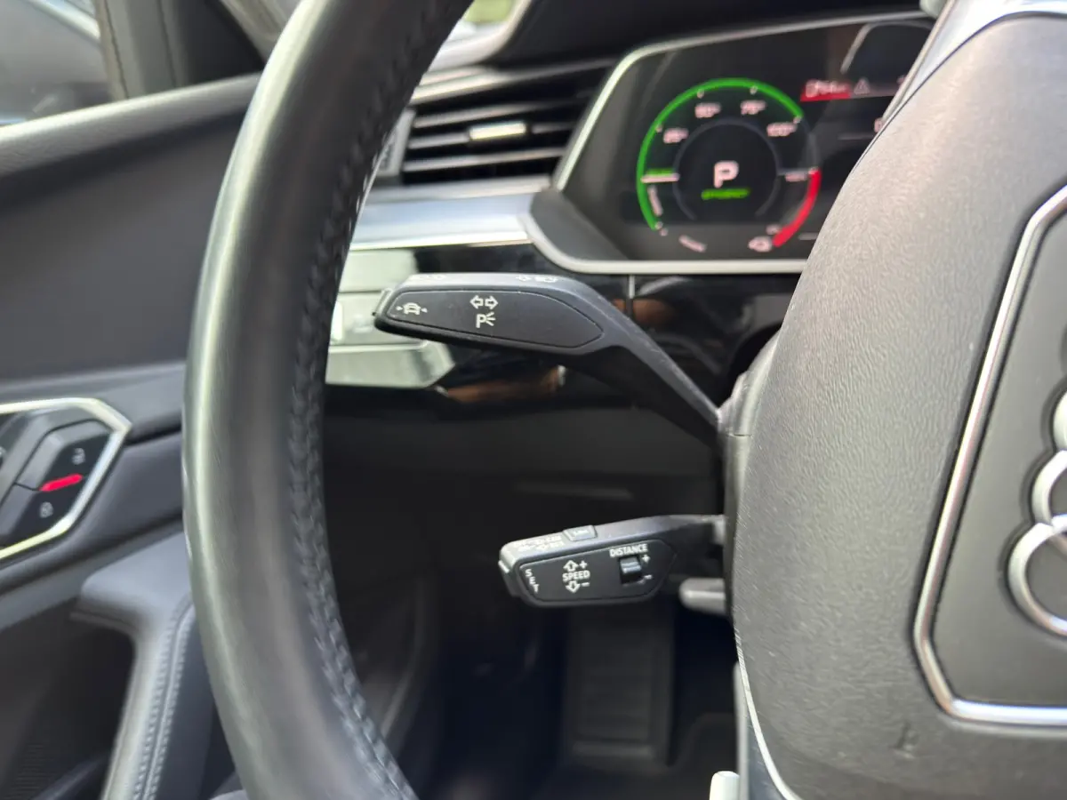 E-tron 50 quattro Launch edition plus 71 kWh l 89,72% SOH l Pano l Volleder l