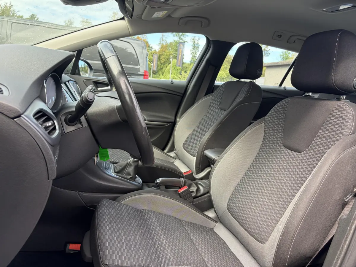 1.2 Business Edition 147pk l 2e Eigenaar l Trekhaak l Navi l Carplay l 6 Bak l Clima l Cruise l Pdc V+A l Recent beurt gehad l Lm velgen l N.A.P l Apk tot 07-2028