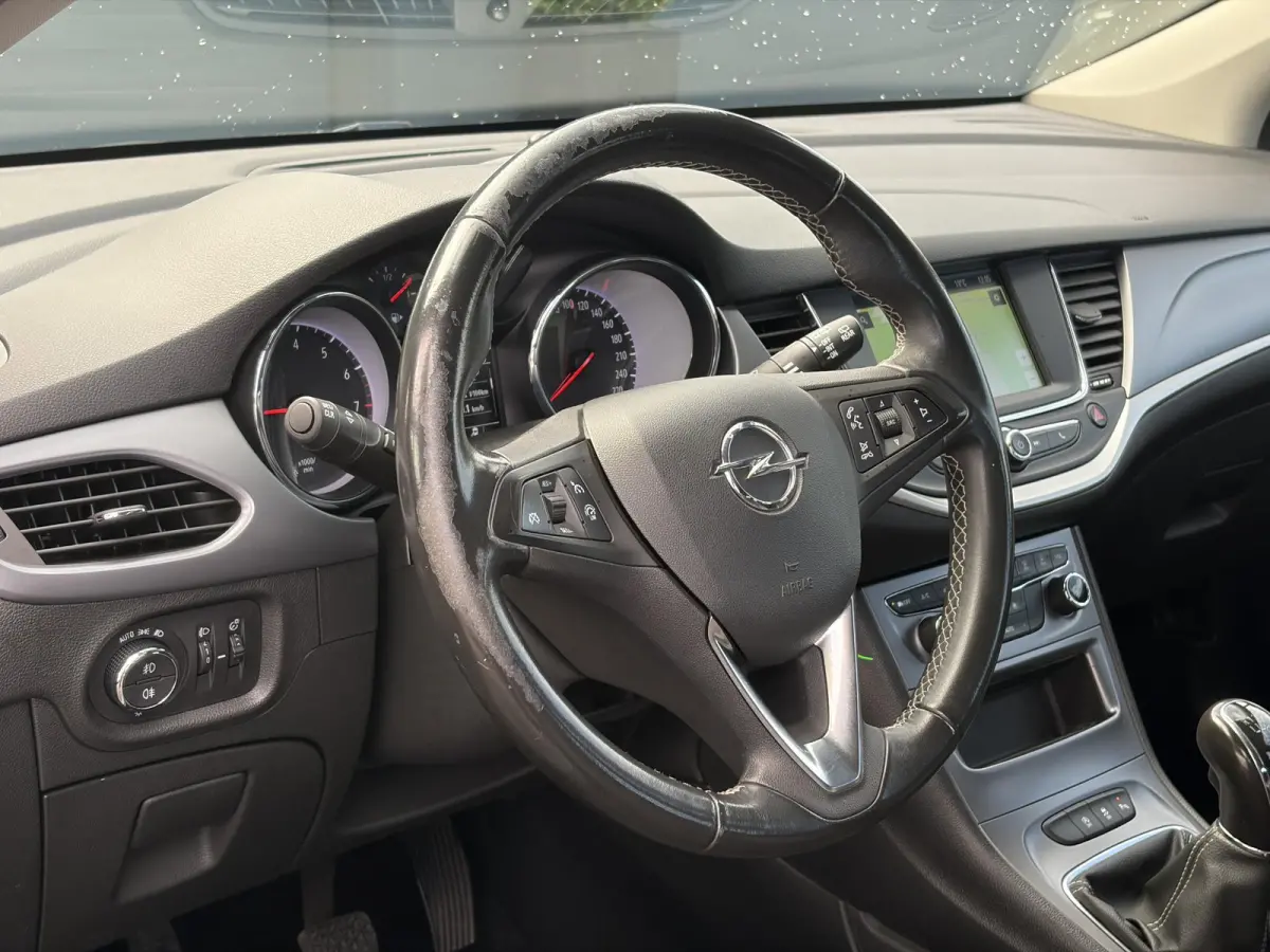 1.2 Business Edition 147pk l 2e Eigenaar l Trekhaak l Navi l Carplay l 6 Bak l Clima l Cruise l Pdc V+A l Recent beurt gehad l Lm velgen l N.A.P l Apk tot 07-2028