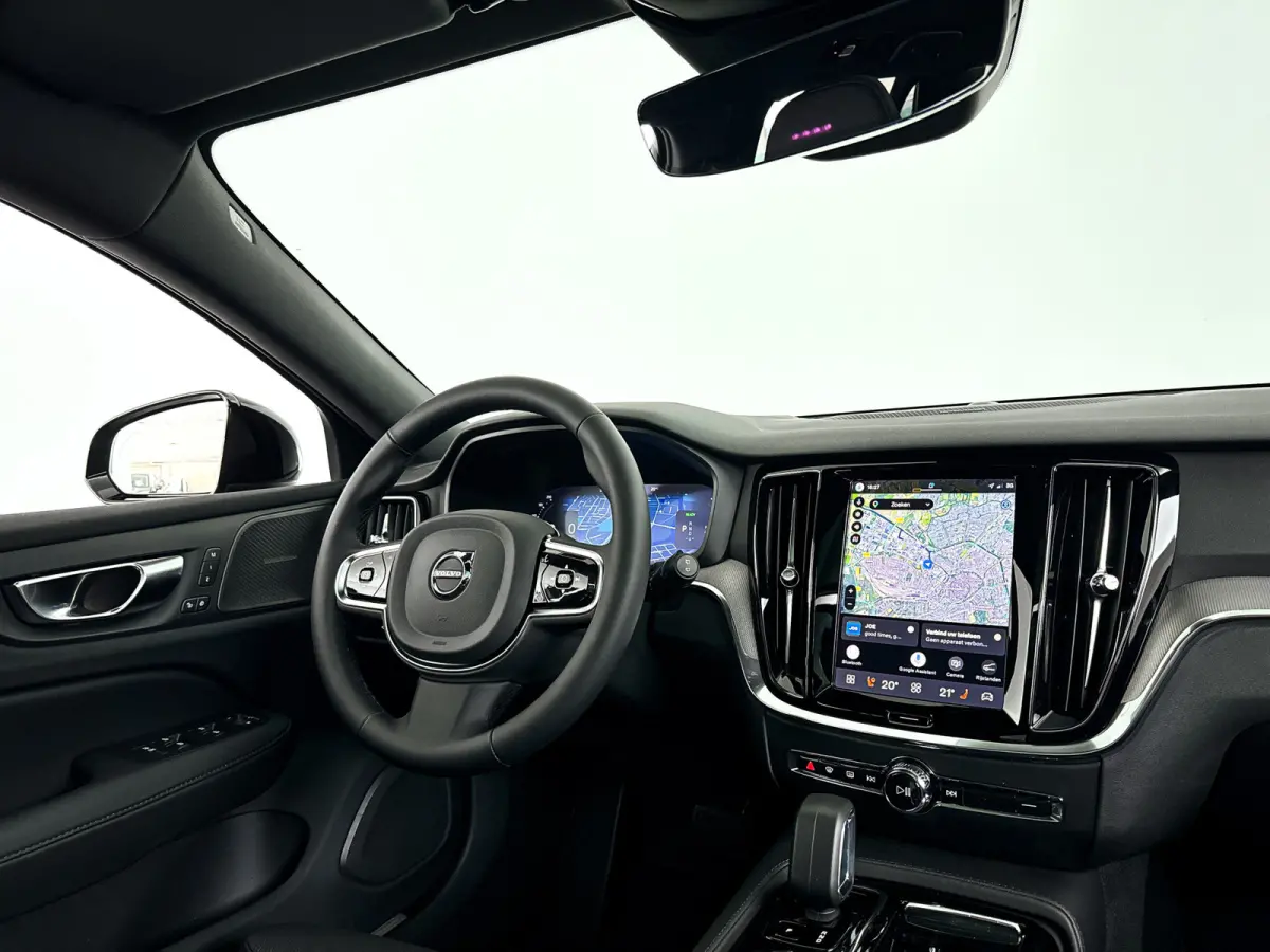 T6 Plug-in hybrid AWD Plus Dark | Panoramadak | 360° camera | Harman Kardon | Head-up display | Stoel- en stuurverwarming