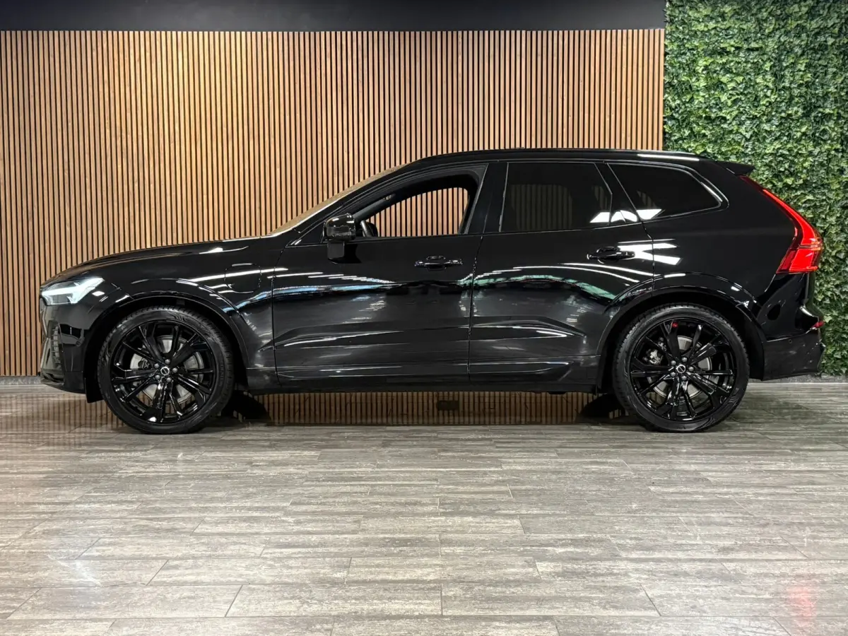 T6 AWD Recharge Ultra Black Edition | Luchtvering | Trekhaak | 360 Camera | Head-Up Display | Harman Kardon | Adaptieve Cruise Control | Stoelverwarming voor+achter | Stuurwielverwarming | S