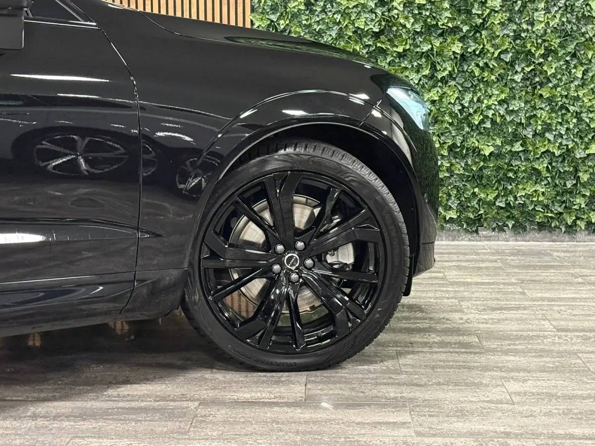 T6 AWD Recharge Ultra Black Edition | Luchtvering | Trekhaak | 360 Camera | Head-Up Display | Harman Kardon | Adaptieve Cruise Control | Stoelverwarming voor+achter | Stuurwielverwarming | S