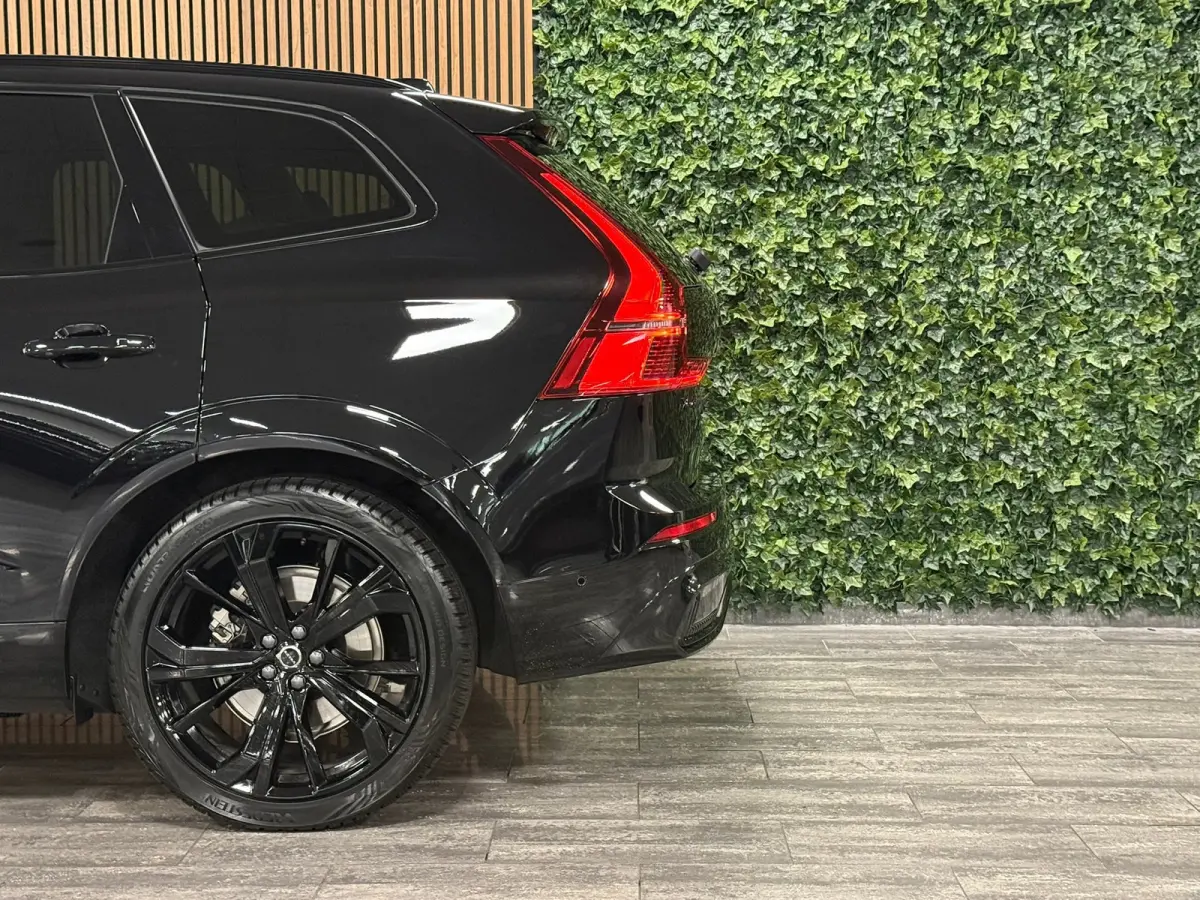 T6 AWD Recharge Ultra Black Edition | Luchtvering | Trekhaak | 360 Camera | Head-Up Display | Harman Kardon | Adaptieve Cruise Control | Stoelverwarming voor+achter | Stuurwielverwarming | S