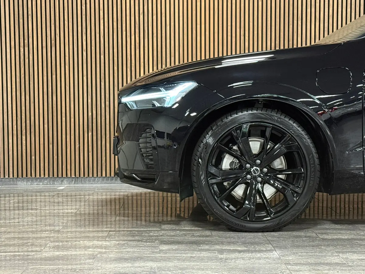 T6 AWD Recharge Ultra Black Edition | Luchtvering | Trekhaak | 360 Camera | Head-Up Display | Harman Kardon | Adaptieve Cruise Control | Stoelverwarming voor+achter | Stuurwielverwarming | S