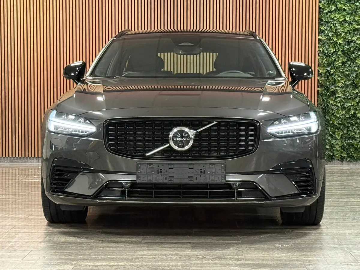 T6 AWD Recharge Plus Dark Long Range | Luchtvering | 360 Camera | Harman Kardon | Adaptieve Cruise Control | Stoel en Stuurwielverwarming | 19 Inch | Full LED  Meesturende koplampen | Pilot 