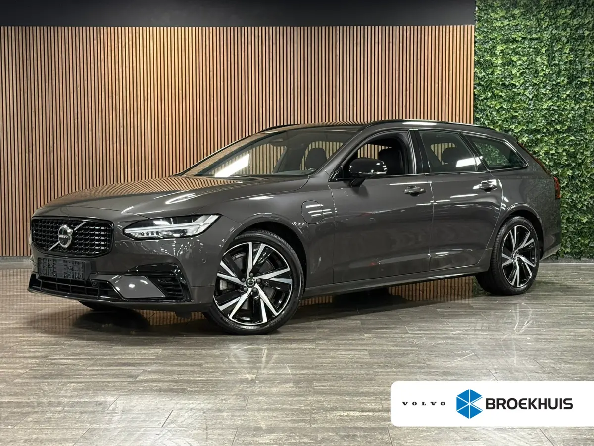 T6 AWD Recharge Plus Dark Long Range | Luchtvering | 360 Camera | Harman Kardon | Adaptieve Cruise Control | Stoel en Stuurwielverwarming | 19 Inch | Full LED  Meesturende koplampen | Pilot 