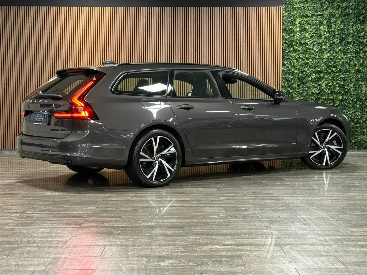 T6 AWD Recharge Plus Dark Long Range | Luchtvering | 360 Camera | Harman Kardon | Adaptieve Cruise Control | Stoel en Stuurwielverwarming | 19 Inch | Full LED  Meesturende koplampen | Pilot 