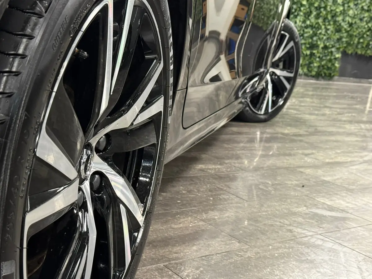 T6 AWD Recharge Plus Dark Long Range | Luchtvering | 360 Camera | Harman Kardon | Adaptieve Cruise Control | Stoel en Stuurwielverwarming | 19 Inch | Full LED  Meesturende koplampen | Pilot 