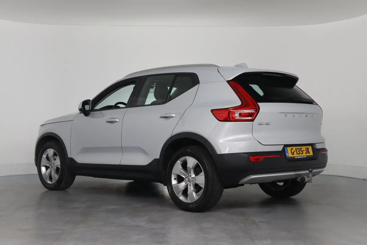 1.5 T3 Momentum Pro | Dealer Onderhouden! | Trekhaak | Clima | LED | BLIS | Comfort Zetels | Half Leder | BLIS | Lichtmetalen Velgen | Cruise Control | Navi | Keyless