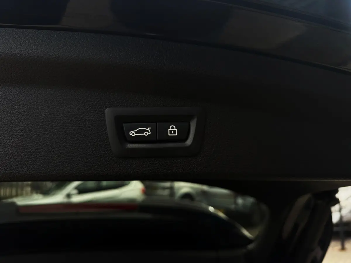 SDrive20i High Executive 192PK|M-Pakket|Prof Navi|AUT|Pano|Harman\Kardon|Camera|HUD|Adaptive Cruise|BOTS|Lane Assist|Trekha
