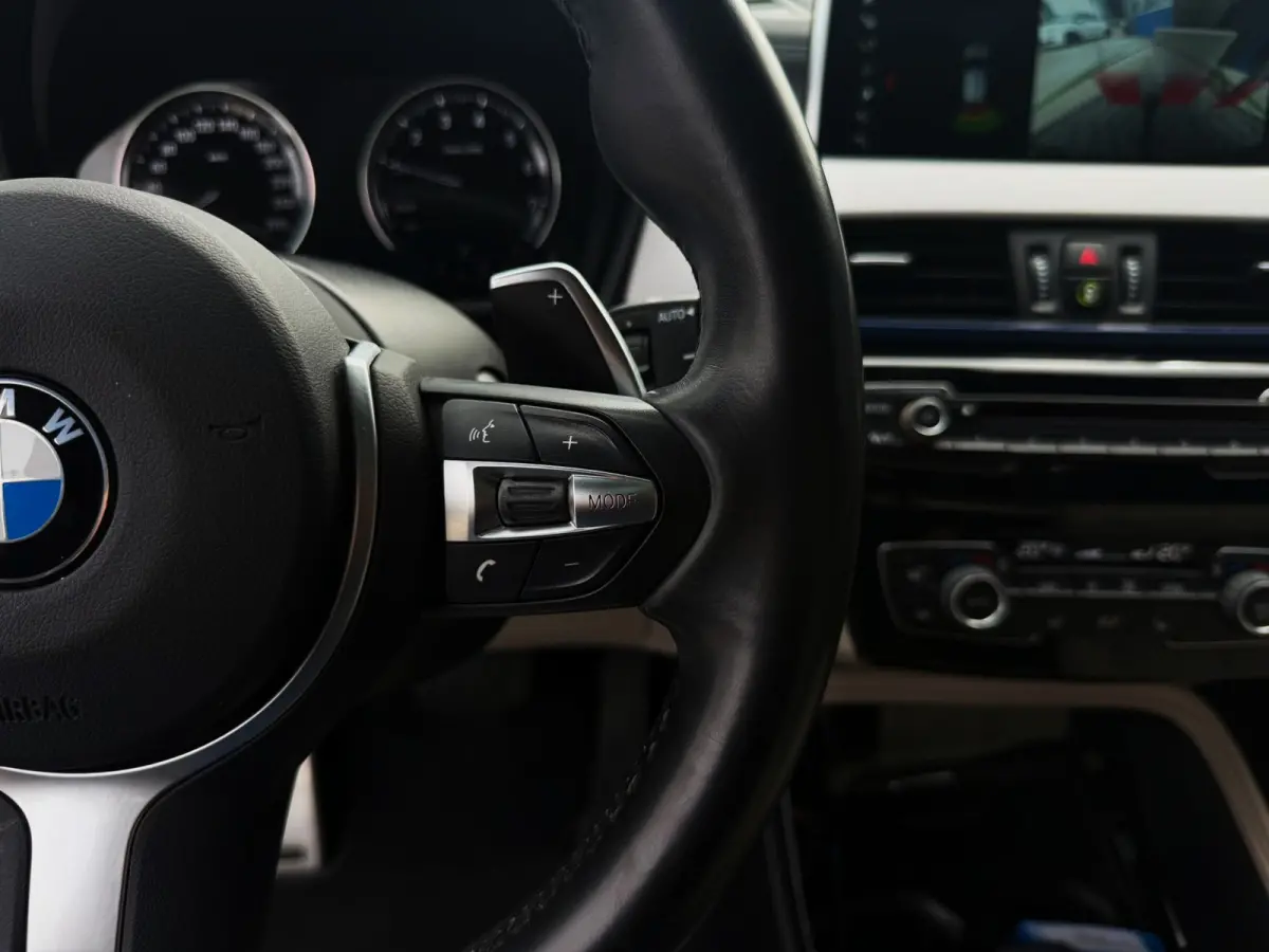 SDrive20i High Executive 192PK|M-Pakket|Prof Navi|AUT|Pano|Harman\Kardon|Camera|HUD|Adaptive Cruise|BOTS|Lane Assist|Trekha
