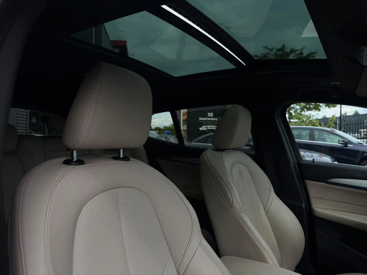 SDrive20i High Executive 192PK|M-Pakket|Prof Navi|AUT|Pano|Harman\Kardon|Camera|HUD|Adaptive Cruise|BOTS|Lane Assist|Trekha